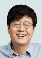 [칼럼] ‘꿈의 조각’ 찾아 느릿느릿… 더디고 고된 가수의 길, 웃으며 걷는다